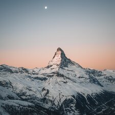 Sonnenaufgang hinter dem Matterhorn auf Blauherd | © Gabriel Perren